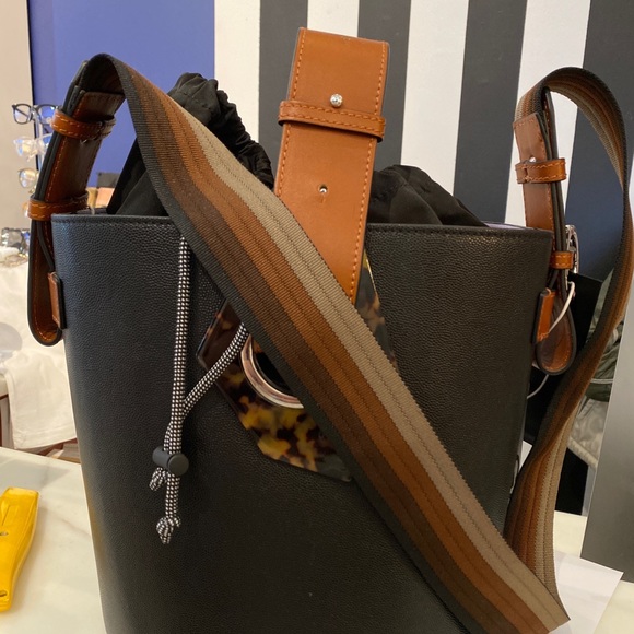 GANNI LEATHER BUCKET - Picture 4 of 5